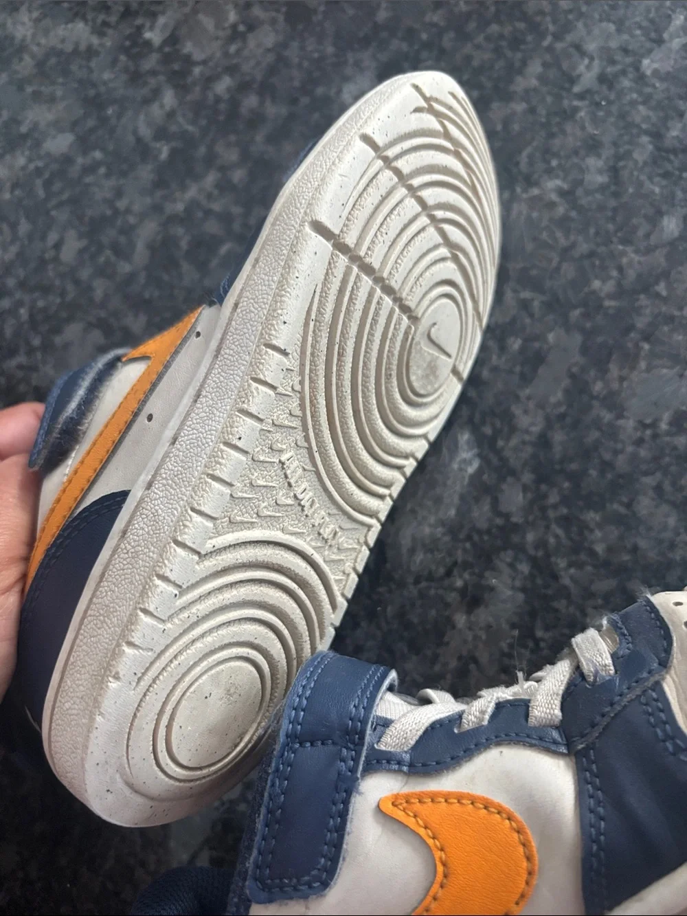 Nike Kids Navy, White and Yellow Low-Top Sneakers 11.5c